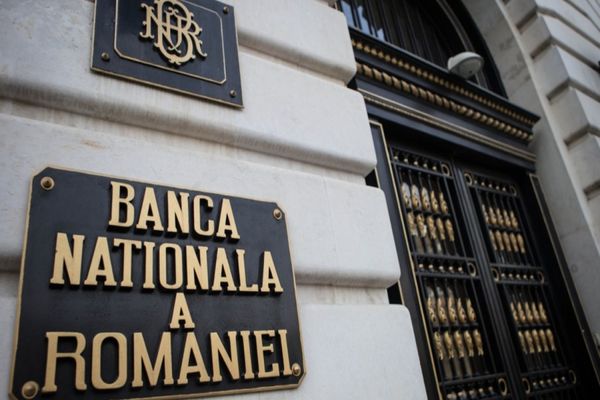 Sistemul financiar din România are resurse să reziste şi să contribuie la relansarea economică