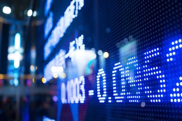 OMICORON provoacă temeri la bursele din întreaga lume. Cine va ieși câștigător, euro sau dolarul