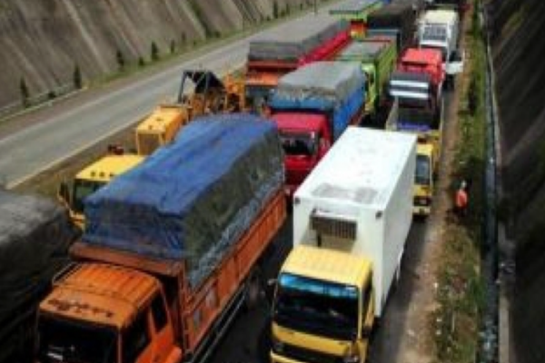 Problema transportatorilor români blocați în Regatul Unit, prezentată la Bruxelles