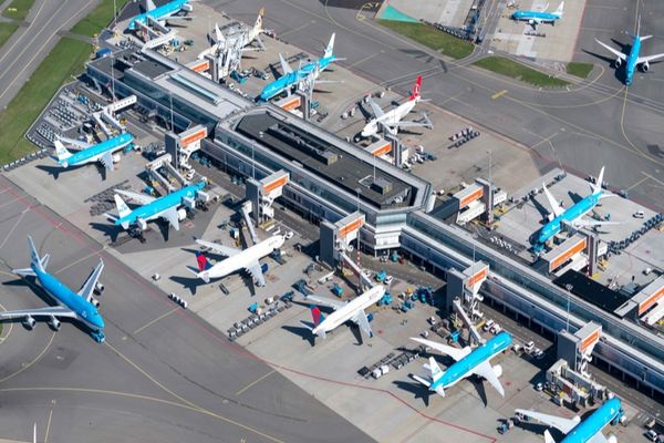 Companiile aeriene din SUA au renunţat la aproape 29.000 de angajaţi