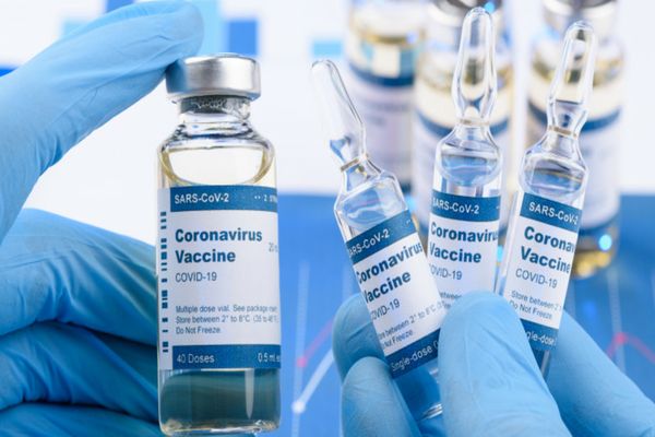 România ar putea fi obligată să cumpere cele 28 de milioane de doze de vaccin Pfizer