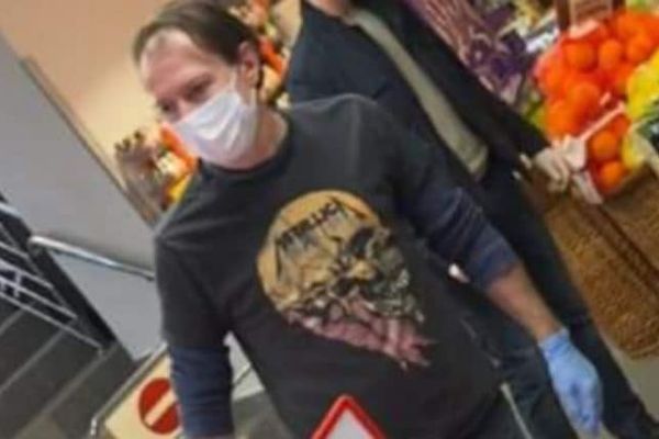 Florin Cîțu, poză virala cu un tricou Metallica. Peste 1.500 de rockeri i-au dat like