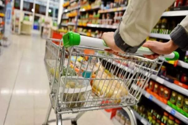 Al doilea weekend cu program redus la cumpărături. Ce reguli noi vrea să impună prefectura Capitalei