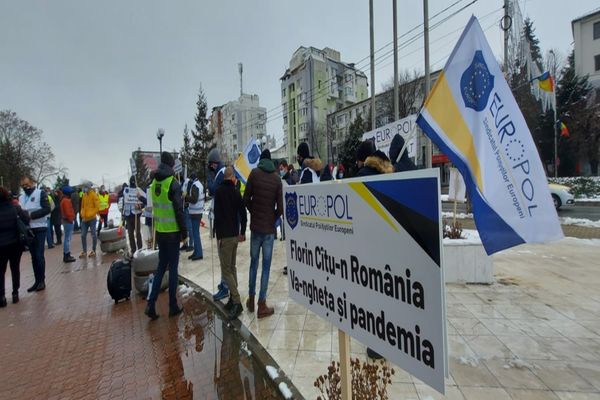 VIDEO | Olt: Protest al poliţiştilor împotriva Guvernului