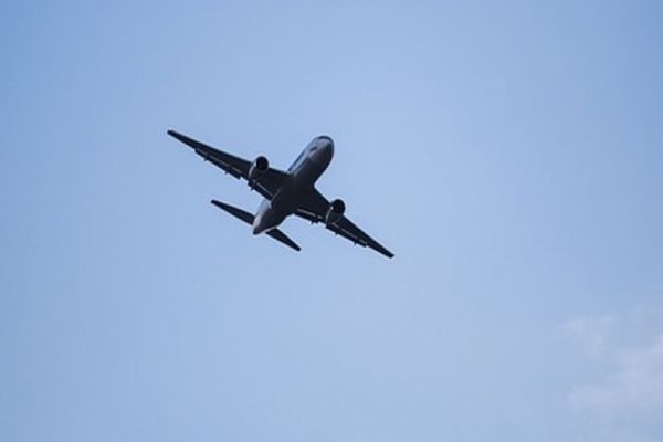 Israelul interzice traficul aerian internaţional de pasageri 