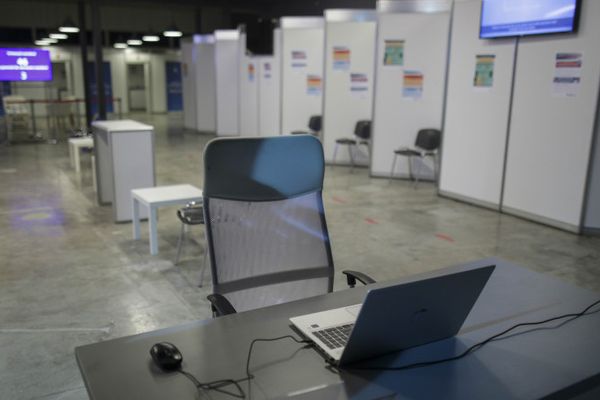 Adoptarea unor hotărâri importante pentru a doua etapă a vaccinării, amânată. Mărul discordiei, finanțarea centrelor de vaccinare