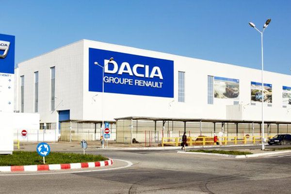Uzina Dacia de la Mioveni ia o pauză de producție. Alertă în întreaga industrie auto mondială