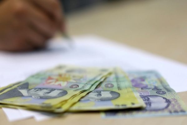 Sute de mii de concedieri la stat sau reduceri salariale. Soluțiile dure propuse de BNR pentru redresarea bugetului