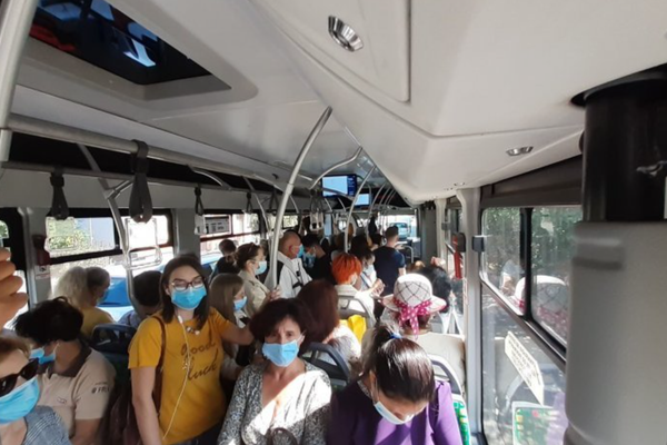 Statistică. În anul pandemiei, principalele mijloace de transport au fost autobuzele și microbuzele