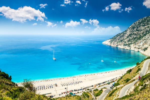 Lovitură pentru turiștii români din Grecia: O salată rustică a ajuns să coste 10 euro la tavernele din Creta