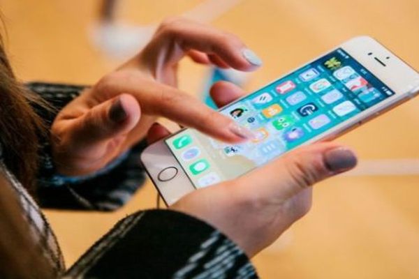 Avertisment fără precedent pentru 2 MILIARDE de utilizatori iPhone. Apple le cere să șteargă aplicația unui alt gigant IT, invocând motive de securitate