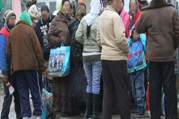 Beneficiarii ajutoarelor sociale vor fi obligați să urmeze cursuri școlare și să-și caute de muncă, altfel pierd banii