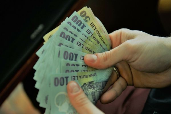 CULISELE STATULUI PARALEL. Salariile uriașe de la companiile de stat