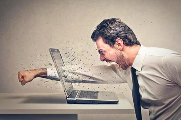 AVERTISMENT Rețelele sociale devin principalul mijloc de învrăjbire