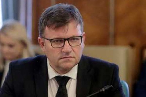 Este OFICIAL: Pensiile și alocațiile cresc de la 1 ianuarie 2022! Ministrul Marius Budăi: „NU vor mai fi pensii sub 1.000 lei”