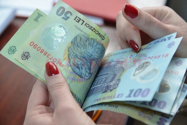 Profesorii și sindicaliștii din învățământ ies în stradă nemulțumiți de creșterile salariale