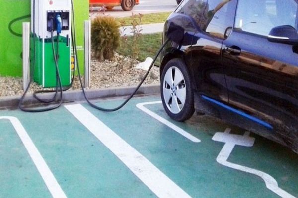 Din cauza producției mașinilor electrice, jumătate de milion de locuri de muncă sunt în pericol