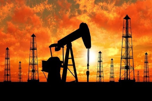 O nouă lovitură pentru români. Prețul petrolului a crescut cu 6% în doar câteva ore