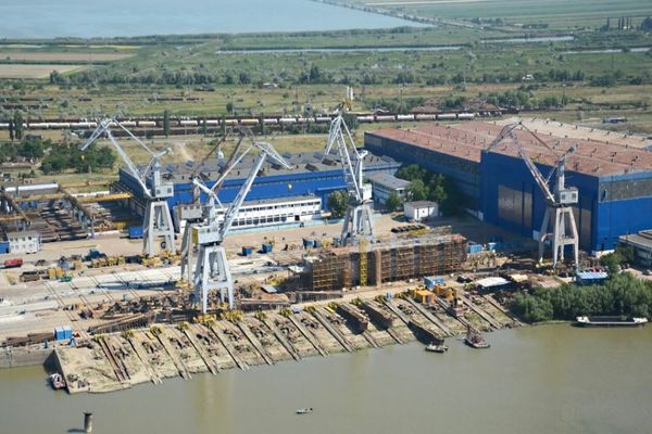 INS: 53,121 milioane tone mărfuri încărcate/descărcate în porturile maritime româneşti în 2021