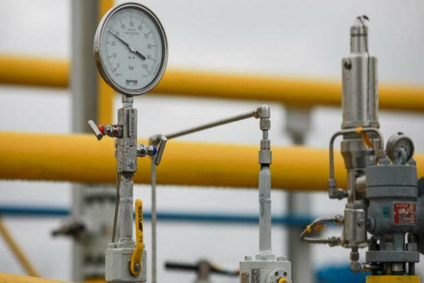 Gazprom neagă întreruperea livrărilor către Polonia. Prețul gazelor europene a explodat