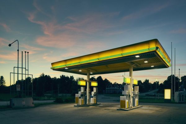 Benzina din Ungaria, salvarea șoferilor arădeni. Cu cât este mai ieftin un plin