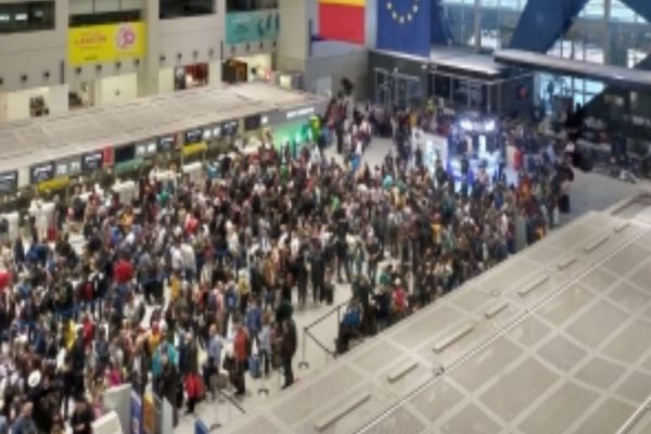 Aeroportul "Henri Coandă" Otopeni, printre cele mai prost cotate din lume. Prețuri mari și condiții proaste