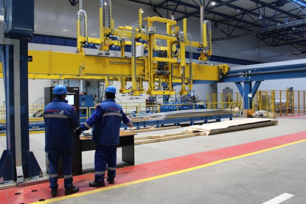 Angajaţii Alro trimişi în şomaj tehnic, ajutaţi financiar