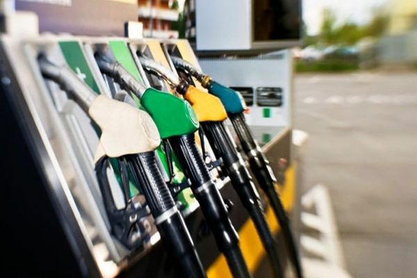 Motorina, cel mai mic preț din ultimele 6 luni