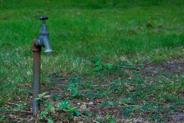 Apele Române: În marile orașe NU lipsește apa. Orașele mici și comunele, lovite de secetă - Rezerva de apă și restricțiile în CRIZĂ