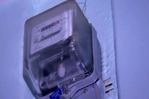 Klaus Iohannis a promulgat legea privind măsurile care se aplică clienţilor finali de energie electrică şi gaze naturale