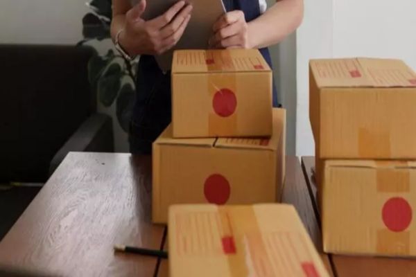 ANAF a pus ochii pe cei care vând ONLINE. Toate plățile la livrare vor fi verificate