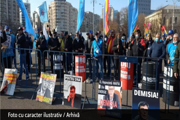 Protest în fața Ministerului Energiei. Muncitorii, exasperați că rămân fără locuri de muncă