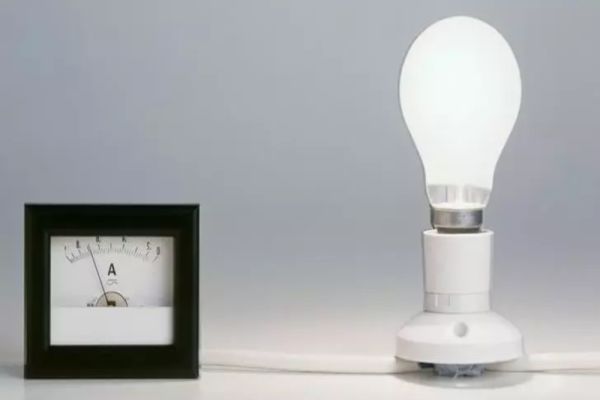 „Rabla” pentru becuri. Românii vor putea schimba becurile cu filament pentru becuri LED