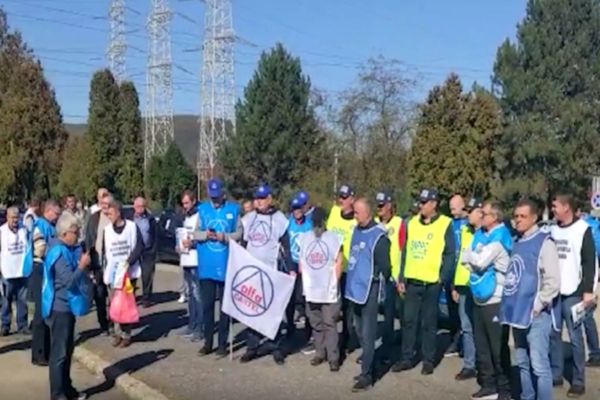 Protestele SĂRĂCIEI continuă. Românii vor "un salariu european" și cer Guvernului MĂSURI URGENTE