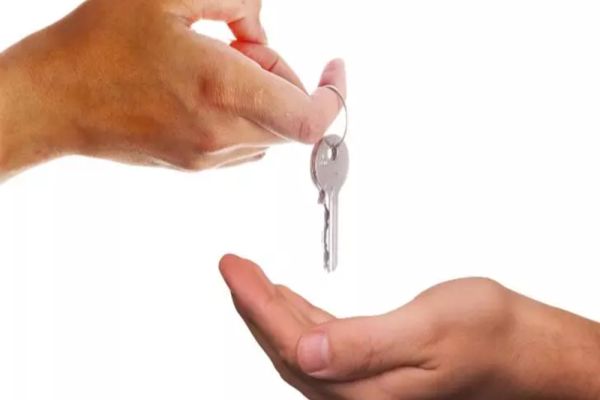 Impozit mai mare pentru chirii de anul viitor și contracte declarate obligatoriu la ANAF