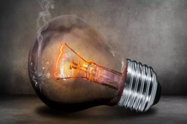 Românii fac economie la energie. Consumul final de energie electrică al ţării a scăzut cu 6,8%, în primele 11 luni din 2022