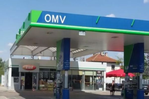 OMV ieftinește carburantul după anunțul privind plata taxei de solidaritate - Ce jocuri face gigantul austriac?