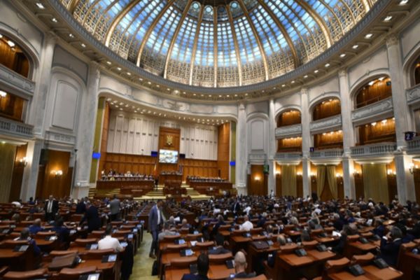 Eliminarea pensiilor speciale, pusă „pe așteptare” de Senat. Termenul de adoptare, prelungit