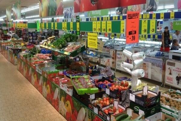 Guvernul pregătește încă o lovitură pentru comercianți: taxarea inversă la vânzarea de fructe și legume