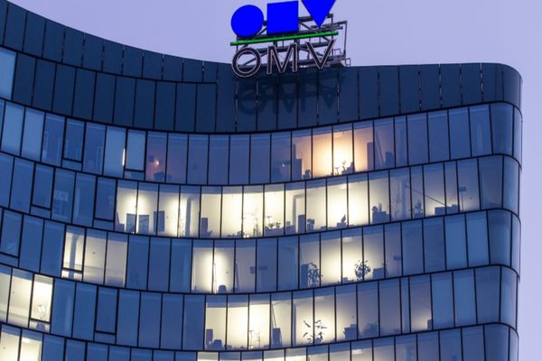 OMV, obligată să plătească TAXA de solidaritate - Legea modificată, aprobată în Parlament - De ce NU a votat AUR