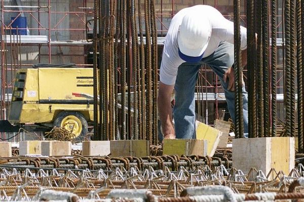 Cum este aceeași muncă plătită diferit în țările din Europa: Diferenţe de până la 43 de euro la costurile pe ora de lucru