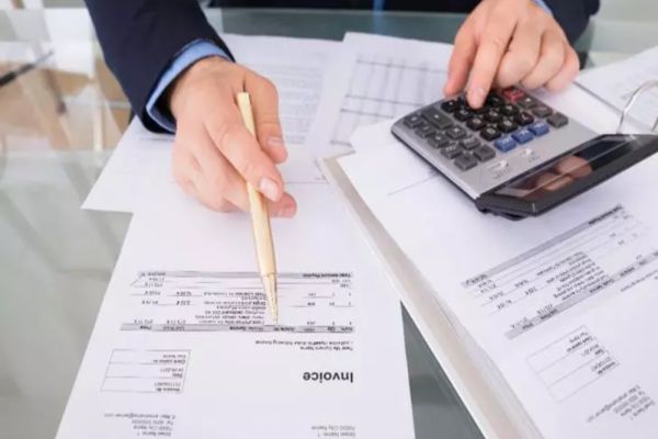 Raport devastator al Comisiei Europene. Firmele din România plătesc cel mai mare preț la energie din întreaga Uniune Europeană