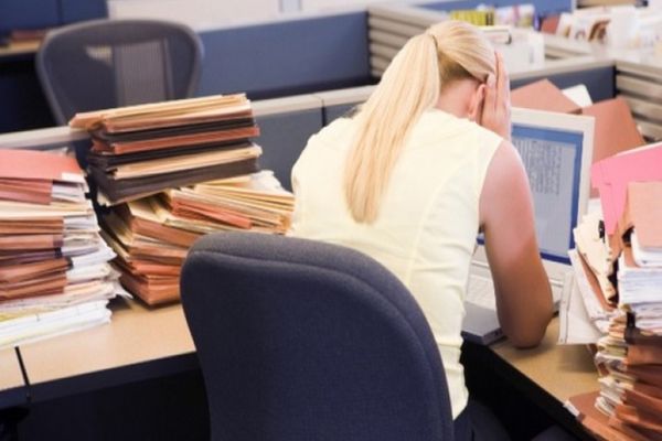 Vești proaste: Salariile bugetarilor îngheață din cauza datoriei publice uriașe