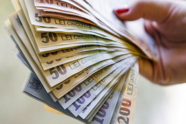 Ciolacu mai deschide un pic robinetul: 50 de milioane de lei pentru digitalizarea primăriilor