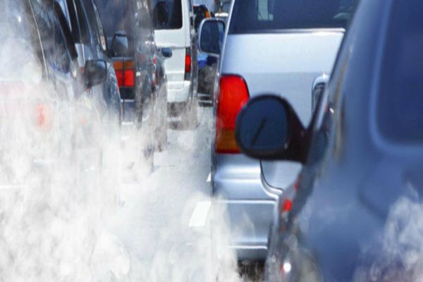 TAXA AUTO PENTRU MAȘINILE POLUANTE, ÎN VIGOARE CEL MAI DEVREME DIN 2026