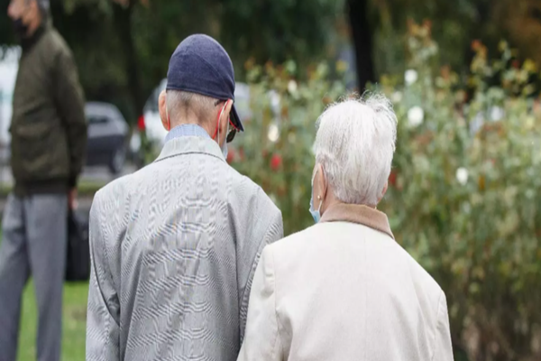 Crește vârsta de pensionare. Românii vor munci mai mult - șeful Casei de pensii anunță noile modificări