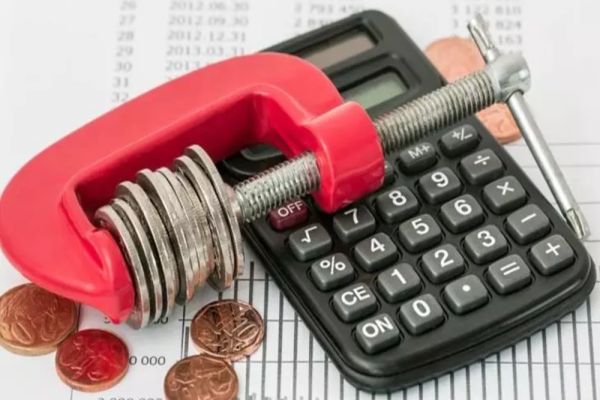 RATELE LA BĂNCI VOR EXPLODA DIN TOAMNĂ 