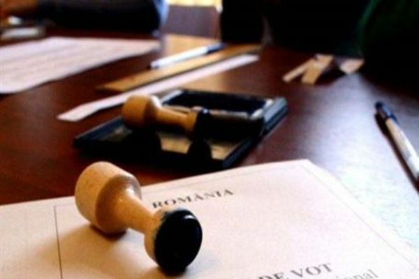 Sondaj INSOMAR. Ce cred românii despre coaliția de guvernare din țara noastră și cum va fi influențată România de alegerile din SUA