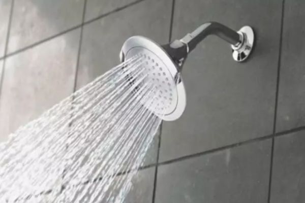 SUTE DE BLOCURI DIN BUCUREȘTI RĂMÂN FĂRĂ APĂ CALDĂ