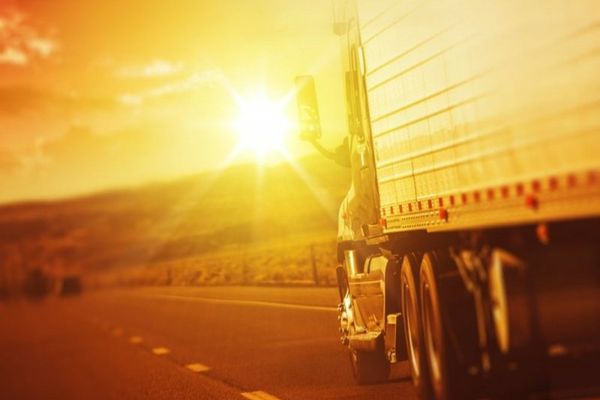 RESTRICȚII DE CIRCULAȚIE PENTRU CAMIOANELE DE PESTE 7,5 TONE, SÂMBĂTĂ, ÎN 15 JUDEȚE DIN CAUZA CANICULEI